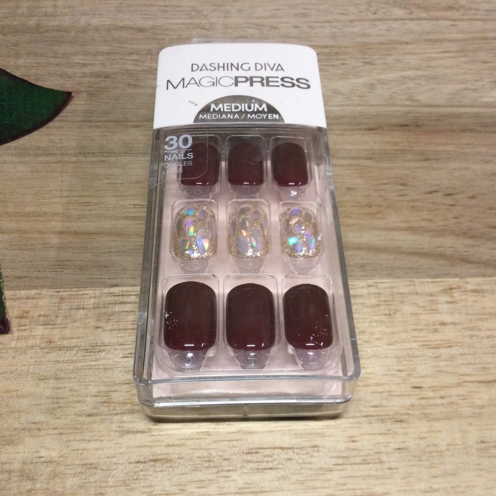 BNIP Dashing Diva Press-On Nails - Wannabe Wicked